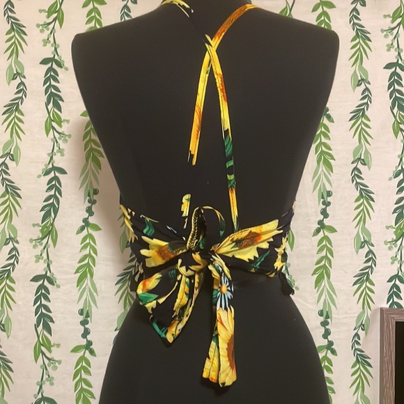 Size M Sunflower Crop Top with Criss Cross Back D2 - Picture 4 of 4